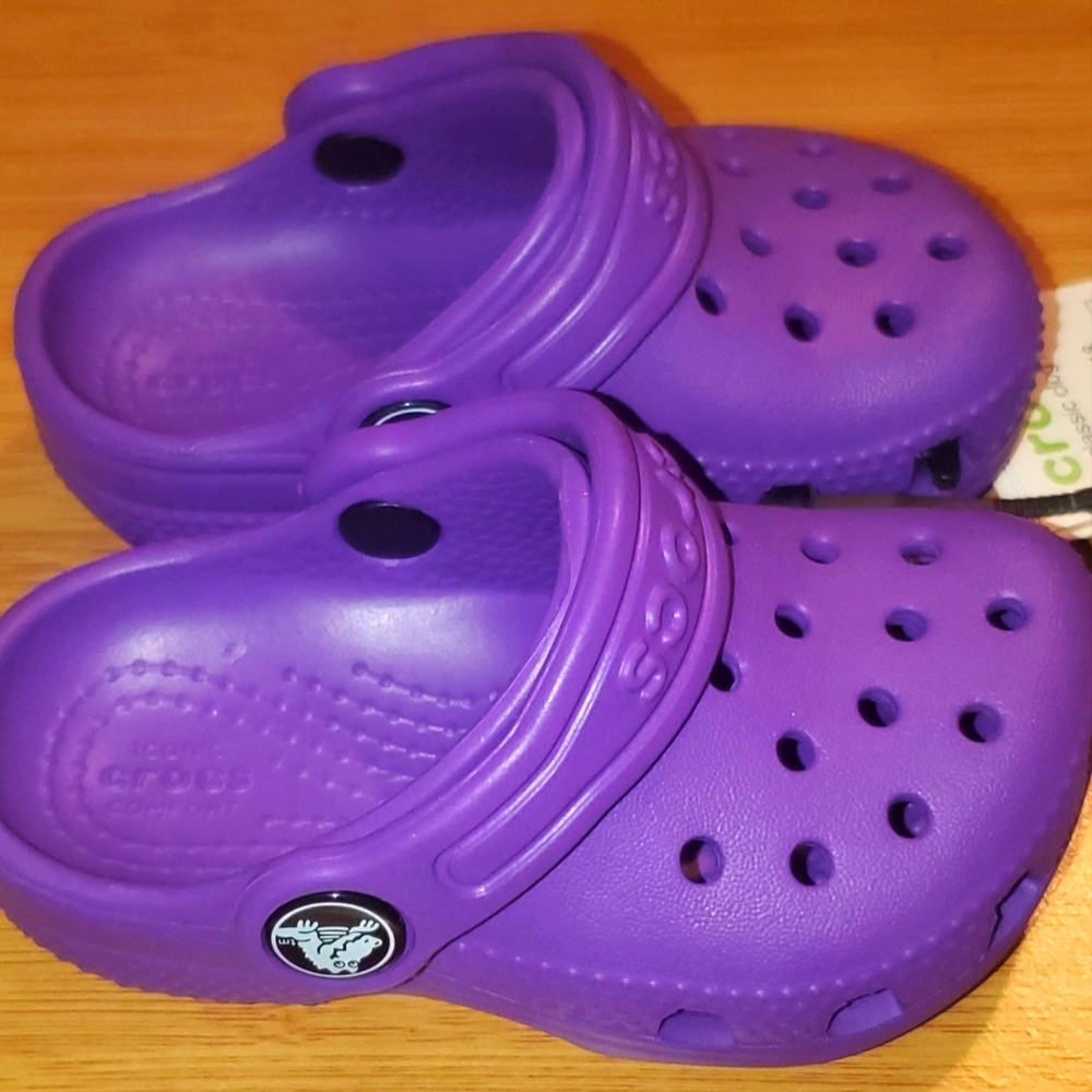 Brand New Child’s size 5 unisex Crocs in Purple